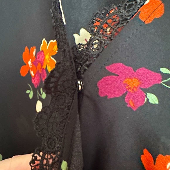 FORTUNE + IVY
Bella Lace Detailed Surplice Blouse| Size L| Black multi - Picture 7 of 10